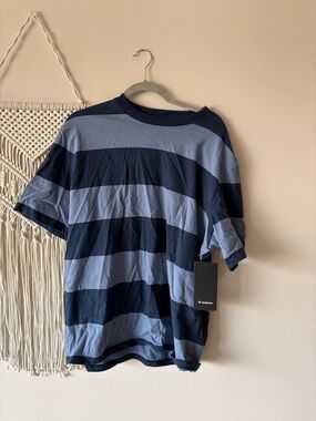 lululemon athletica Men’s Wide Stripe Crew T-Shirt - Navy & Light Blue
